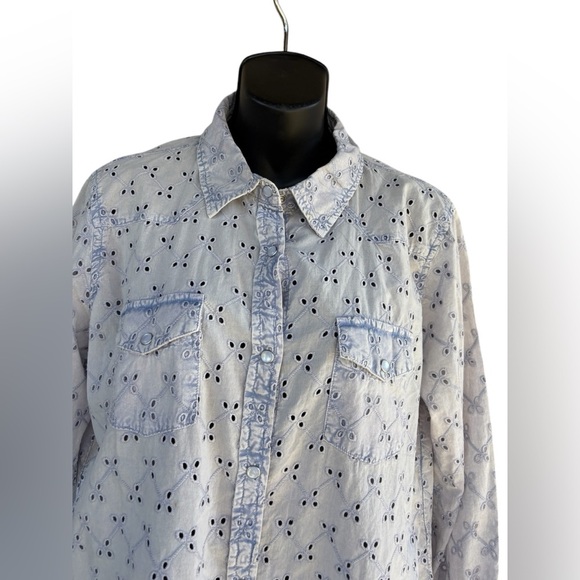 Dylan women’s Jessie Blouse size M light washed blue snap buttons front pockets - Picture 10 of 10